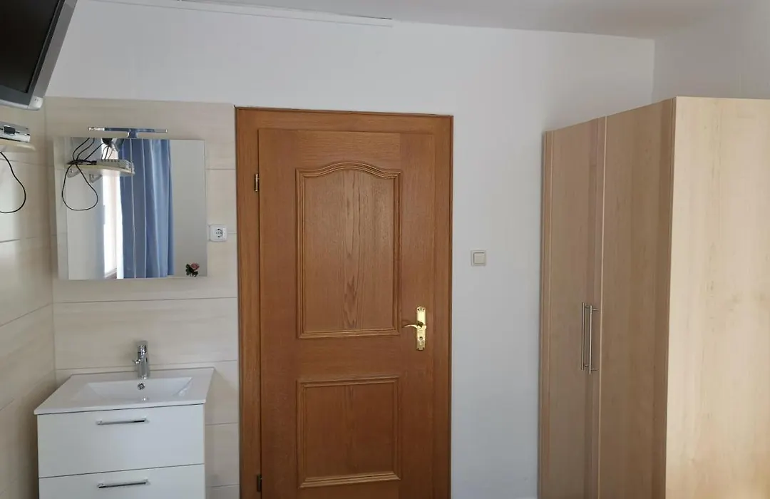 Aris Rooms-1